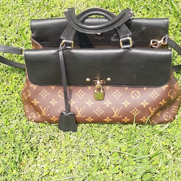 Louis Vuitton handbAg purse - Picture 10 of 11